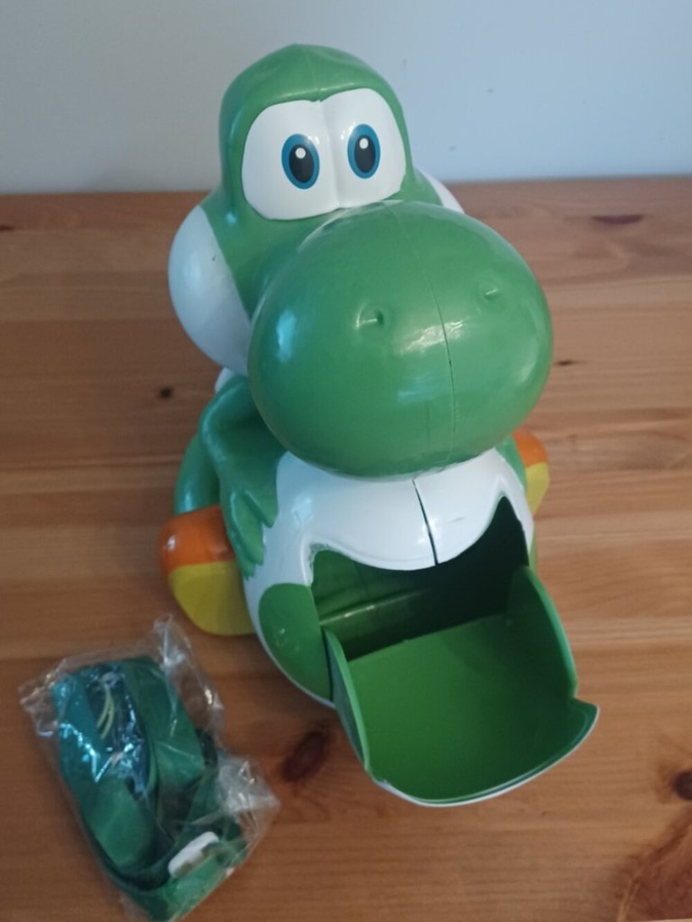Super Mario Movie Yoshi Popcorn Bucket Figure AMC Cinema Exclusive w Strap